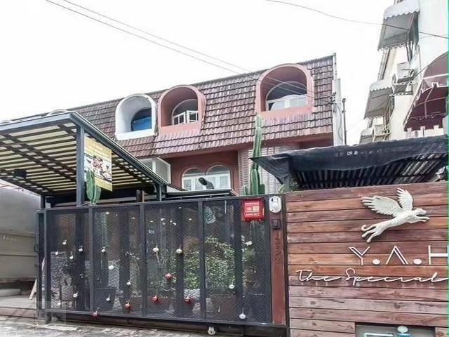 ให้เช่า ทาวน์โฮม สาทร ซอย 7 รีโนเวทใหม่ ใกล้ BTS ช่องนนทรี 500 เมตร เหมาะทำธุรกิจ ทุ่งมหาเมฆ เขตสาทร 13