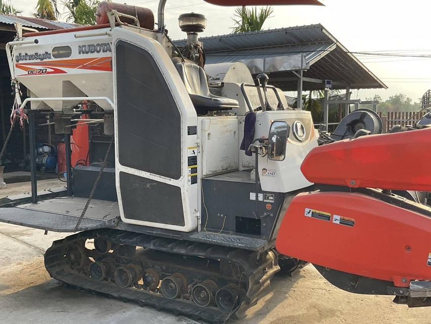 รถเกี่ยวข้าว KUBOTA DC-70 2