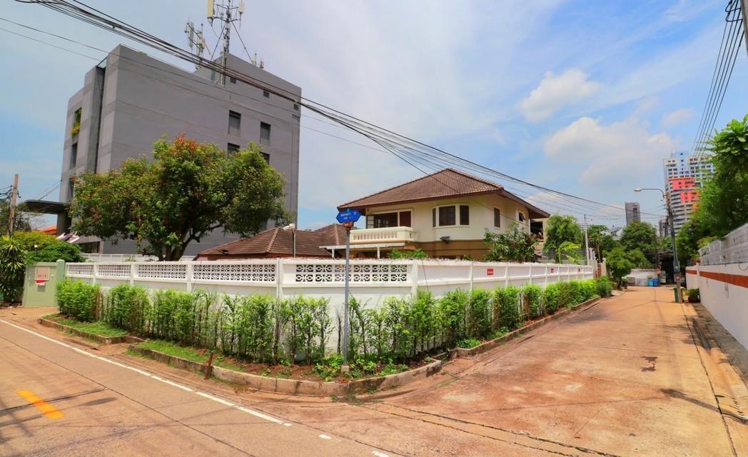ขายที่ดินพร้อมบ้าน แปลงหัวมุมหายาก! 174 ตร.ว. ลาดพร้าว 35 — ทำเลทองเชื่อมต่อรัชดาภิเษก 3