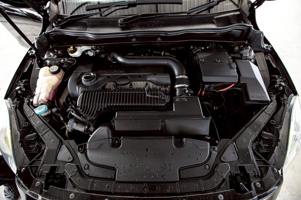 Volvo V40 T5 Cross Country 2.0 Turbo T5 ปี 2015 สีดำ ของแต่งหลักแสน 12