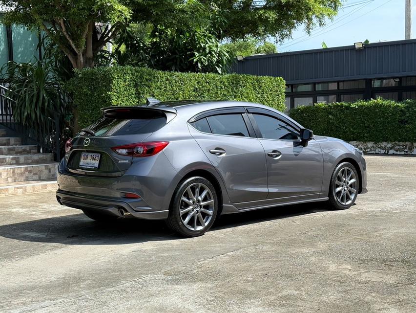 2019 MAZDA 3 2.0 S 5ประตู รถมือเดียวออกป้ายแดง รถวิ่งน้อยเพียง 80,000 กม ประวัติศูนย์ครบ รถไม่เคยมีอุบัติเหตุครับ