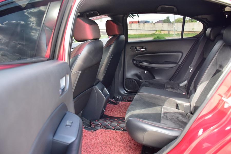 จ่ายแค่ 99 บาท ออกรถได้เลย HONDA CITY 1000 เทอร์โบ RS สปอรต์ 5ประตูท็อปออฟชั่นส์ ชุดแต่งรอบคัน มือเดียว  พร้อมใช้ โทร0957401229 ไอดีไลน์ UTBP 13