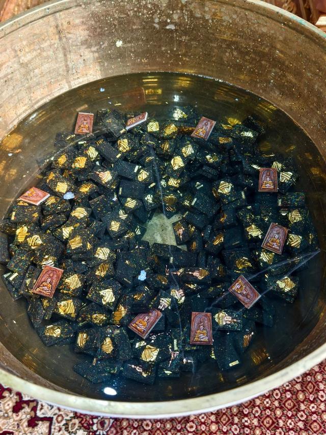 สมเด็จรวยชินบัญชรหลวงปู่ศิลาเนื้อก้นครกเจิมทอง รูปที่ 5