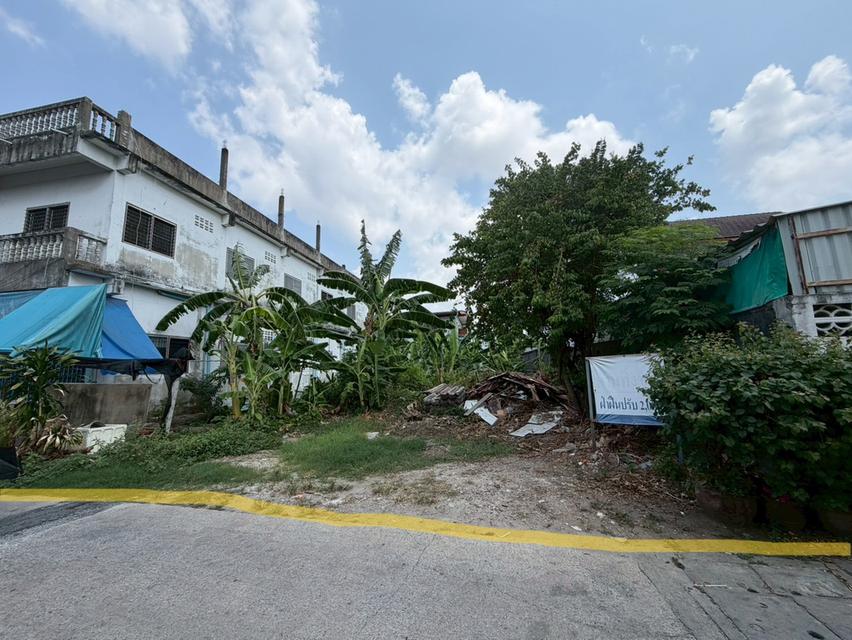 **ขายที่ดิน สมุทรปราการ ซอยบุญศิริ 15 (หน้าหมู่บ้าน)** ✨ ทำเลดี ถมแล้ว พร้อมสร้าง/ลงทุนได้ทันที 💰 **ราคาเพียง 40,000 บาท/ตร.วา**  64 ตารางวา 1