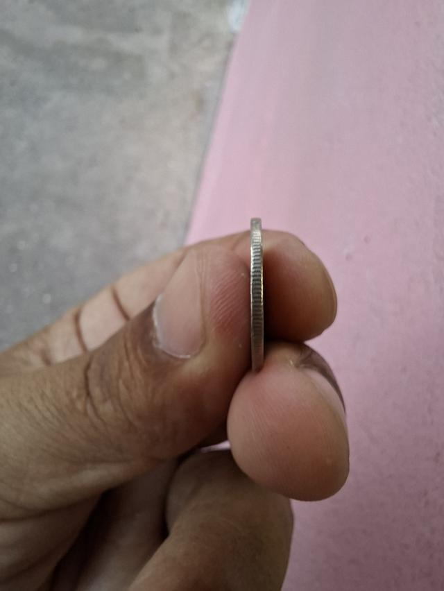เหรียญ1บาทปี2551 4