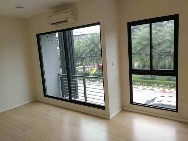 ให้เช่าทาวน์โฮม 3 ชั้น บ้านกลางเมือง พระราม 9 – รามคำแหง BAAN KLANG MUANG RAMA 9-RAMKHMAHAENG ซอยรามคำแหง39 ไม่มีเฟอร์นิเจอร์