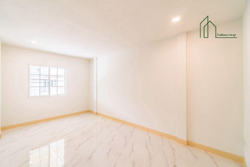 หมู่บ้านบัวทองธานี บางบัวทอง ตรงข้ามสมบัติบุรี ฟรีโอน 12