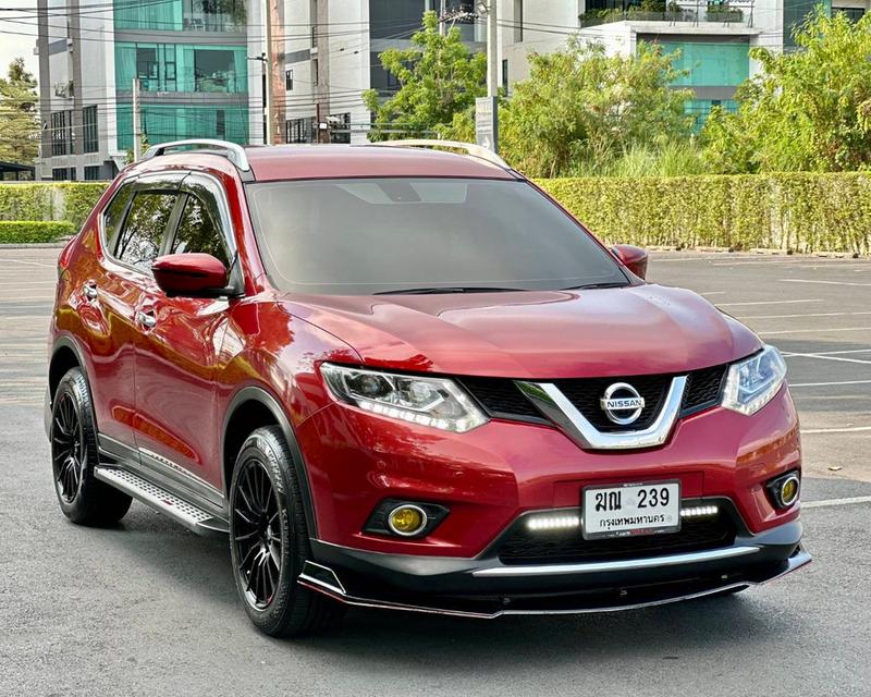 NISSAN X-TRAIL 2.0 V เกียร์ Auto 4WD 7 ที่นั่ง สีแดง ปี 2015 2