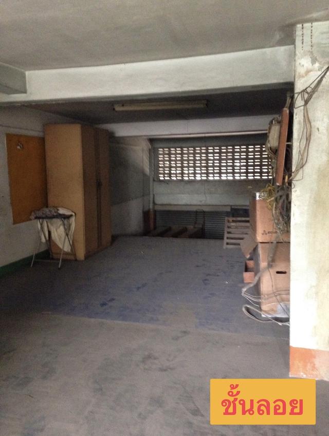 อาคารพาณิชย์ 2 คูหา 4 ชั้น ริมถนนลาดพร้าว ใกล้ MRT สายสีเหลือง 6