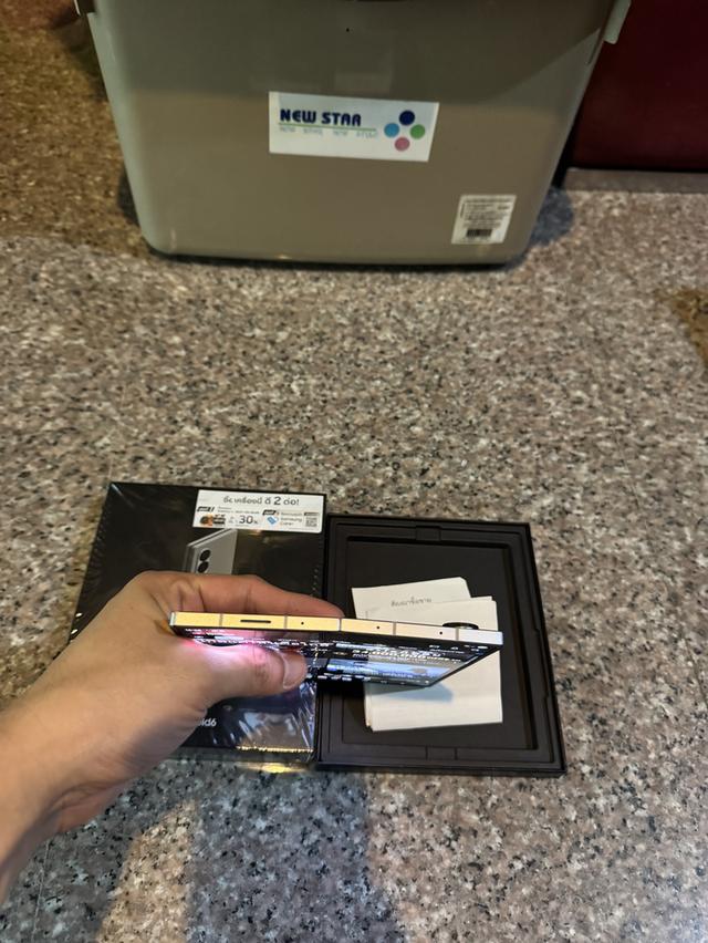 ขายๆๆๆถูกSamsungFold6สีใหม่หายากมากSilver Shadow 512กิ๊กยกกล่องอีมี่ตรงอุปกรยังไม่แกะใช้ใบเสร็จอยู่ครบๆ ( มือ1 ราคา เกือบ 65000 บาทเลย ) สูนTrueสภาพสว รูปที่ 3