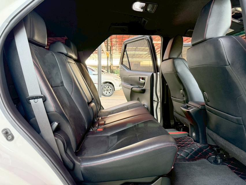 FORTUNER FORTUNER 2.8 GR Sport (Black Top) ปี2022 รูปที่ 11