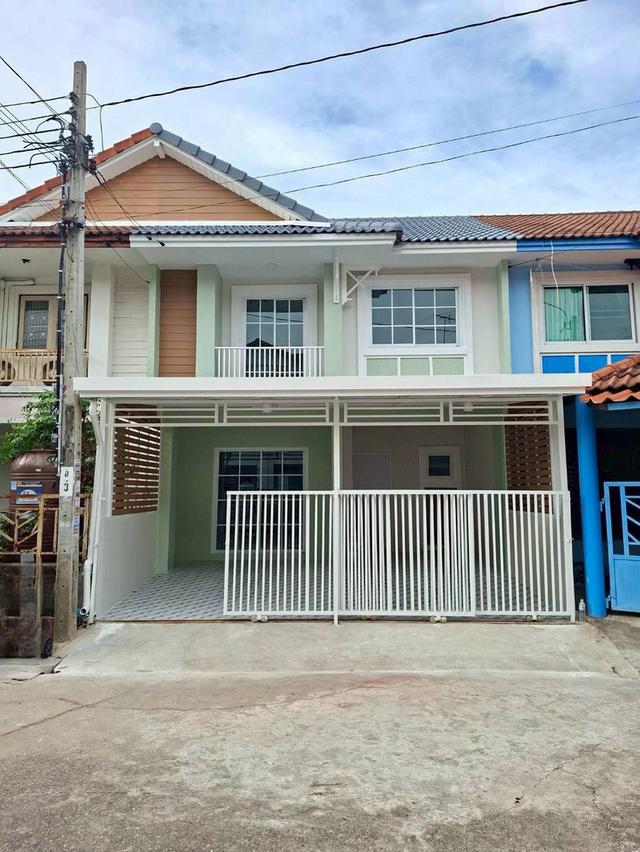 หมู่บ้านพฤกษา10 ถนนบางกรวย-ไทรน้อยทาวน์เฮ้าส์ 2 ชั้น ทำเลต้นโครงการ ห่างถนนเส้นหลักเพียง 100 เมตร  ถนนบางกรวย-ไทรน้อย ตกแต่งใหม่พร้อมอยู่