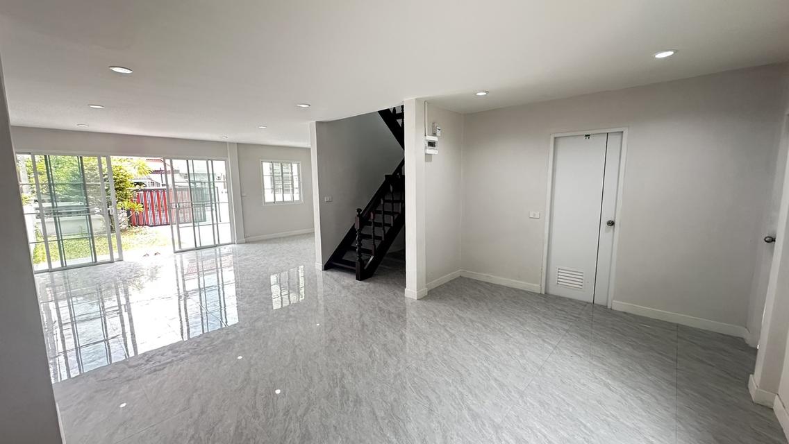 ขายทาวน์เฮาส์ 2 ชั้น หมู่บ้านบัวทอง  จ.นนทบุรี 5