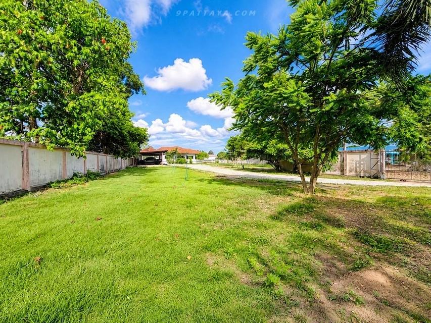 Urgent Sale — Detached House with Large Land in Huai Yai, PattayaDetached house with large land plot for urgent sale in Huai Yai. 6