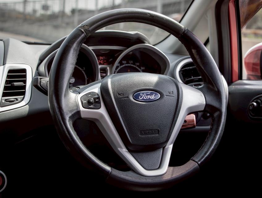 FORD FIESTA 1.5 Sport Hatchback ปี2013 รถสวย สภาพพร้อมใช้งาน ผ่อนสบายกระเป๋า 3