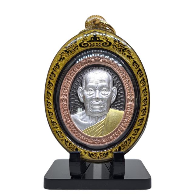 หลวงพ่อพัฒน์ รุ่นรวย 100 ปี เลี่ยมกันน้ำ