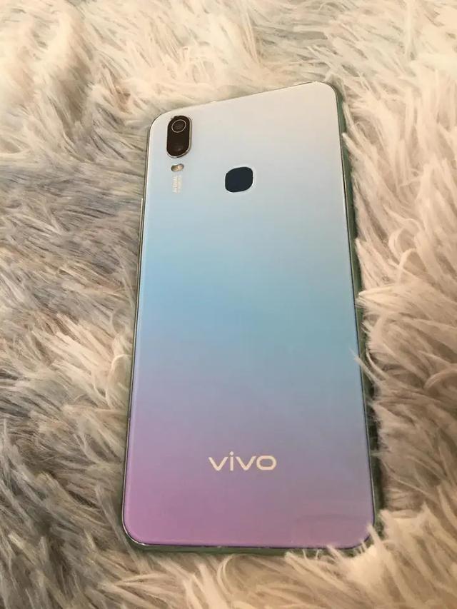 โทรศัพท์สวยๆราคาดี Vivo V11 2