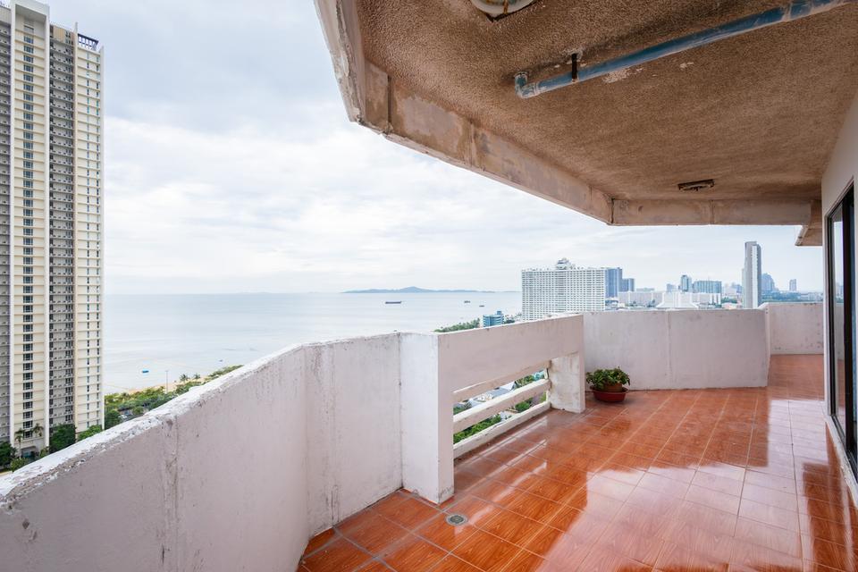 Spacious Sea View Condo in Paradise Condominium, Pattaya 1
