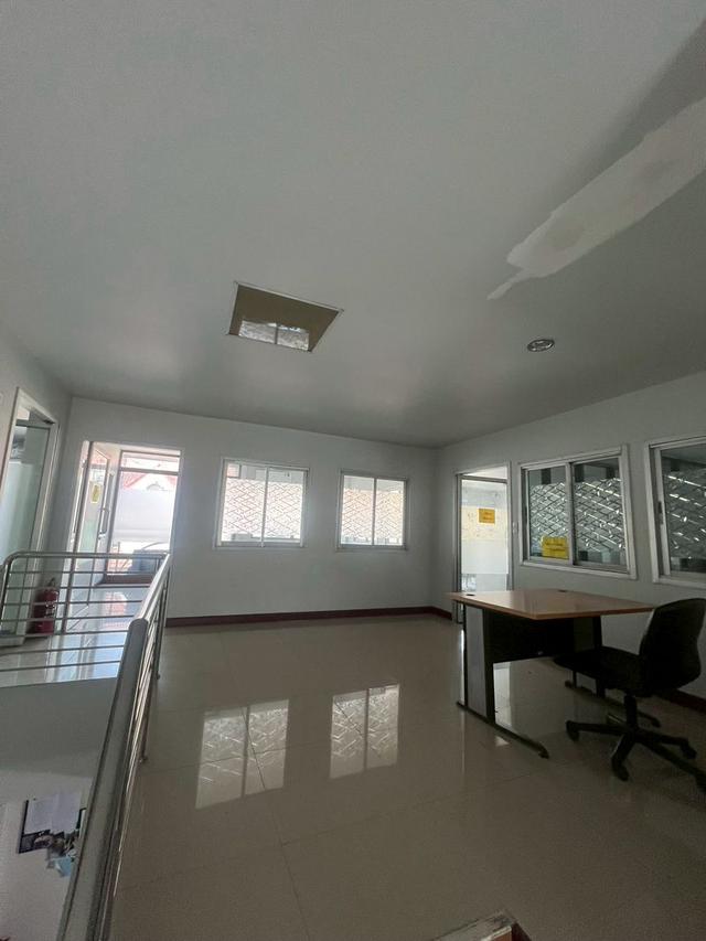 ขายสำนักงาน 3 ชั้น เนื้อที่ 63.6 ตร.วา  โครงการเสริมสิริ ถนนพระยาสุเรนทร์ (ซอย รามอินทรา 109) แขวงบางชัน เขตคลองสามวา กรุงเทพฯ 6