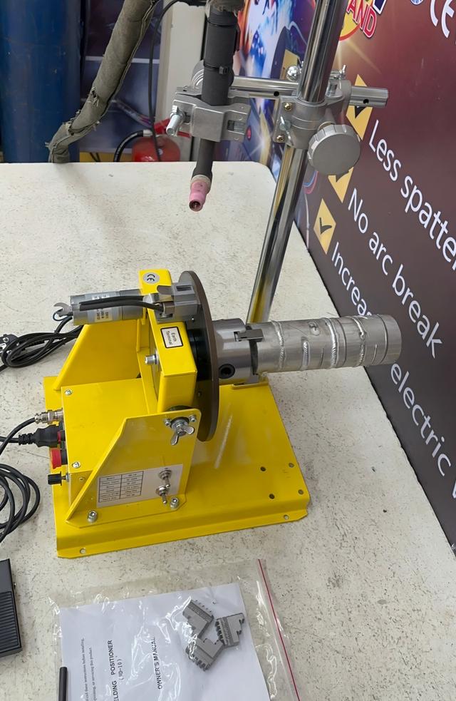 เครื่องหมุนจับชิ้นงานเชื่อมHD-10 มีแขนจับหัวเชื่อม จับท่อ0-2.5นิ้ว รับน้ำหนัก10กก