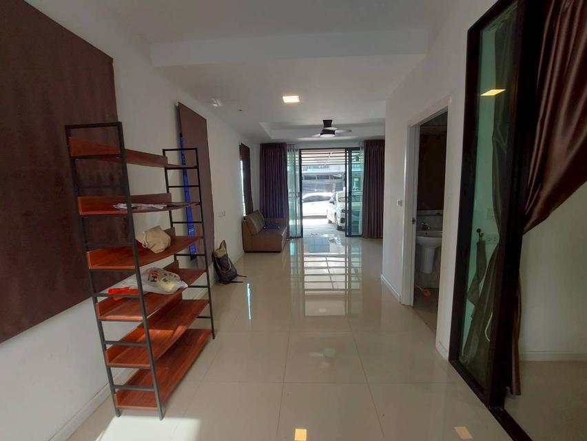 ขายบ้าน 2 ชั้น หลังมุม หมู่บ้านพาทิโอ ลาดกระบัง-มอเตอร์เวย์ 6