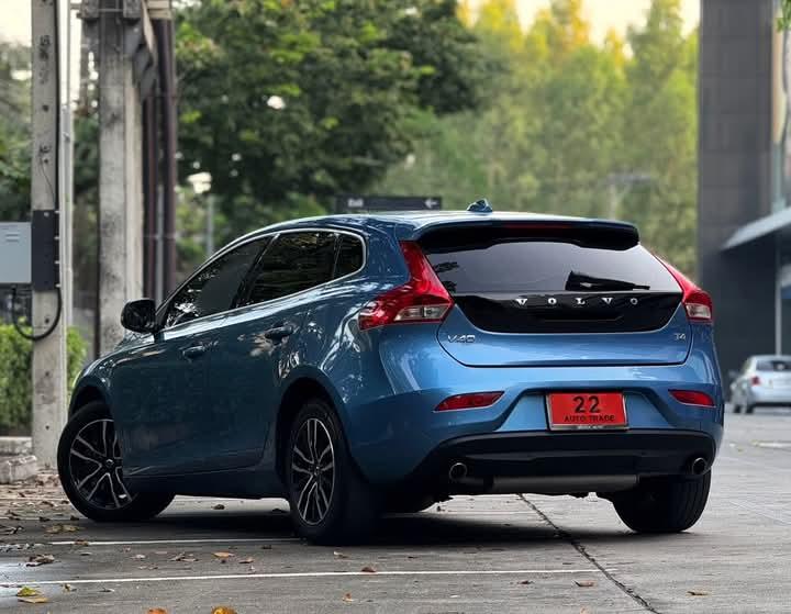 Volvo V40 สีน้ำเงินสวย 5