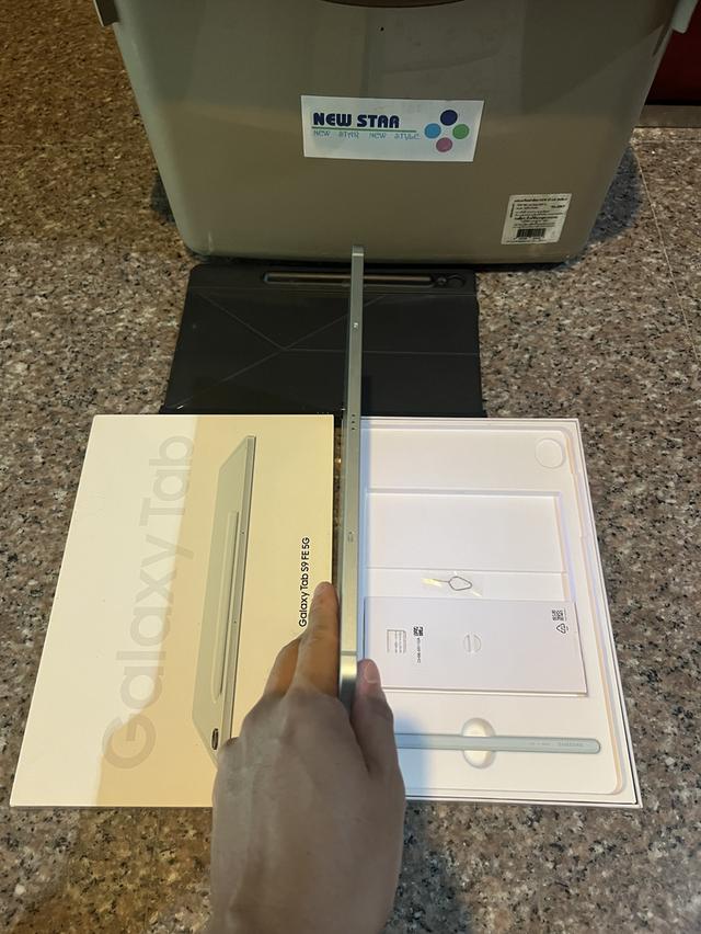 ขายๆๆๆถูกSamsungTabS9FE 5G สีMint128กิ๊กLTEใส่ซิมได้มีกล่องอีมี่ตรงสภาพสวยการใช้งานดีเยี่ยมทุกๆฟังชั่นเครื่องรีสโตได้ตลอดไม่มีติดแอคเค้าใดๆคับ ( จอสวย รูปที่ 5