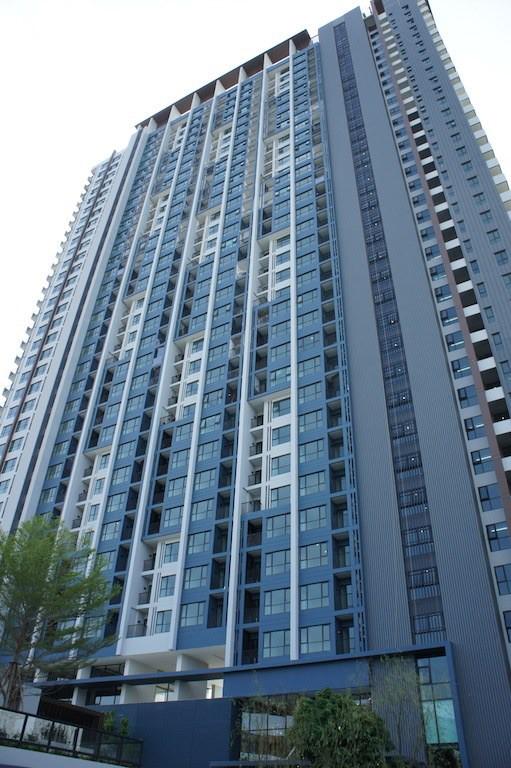 ด่วน ขายถูก คอนโดเดอะเบส พระราม 9 - รามคำแหง ห้องสตูดิโอ ขนาด 26 ตรม. ชั้น 23 วิวเมือง เฟอร์นิเจอร์ครบ พร้อมอยู่ ต่อรองได้ 10