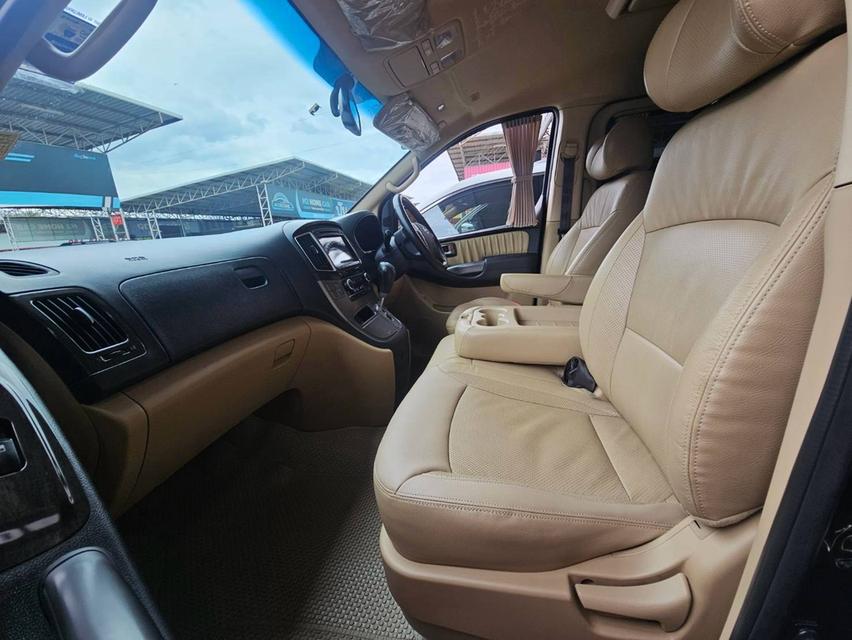 เข้าใหม่#Hyundai #H1 deluxe Top ปี 2018 จด 2019 สีดำ ดีเซล 11 ที่นั่งรถศูนย์ฮุนได ไมล์แท้เพียง 149,xxx km. รูปที่ 16