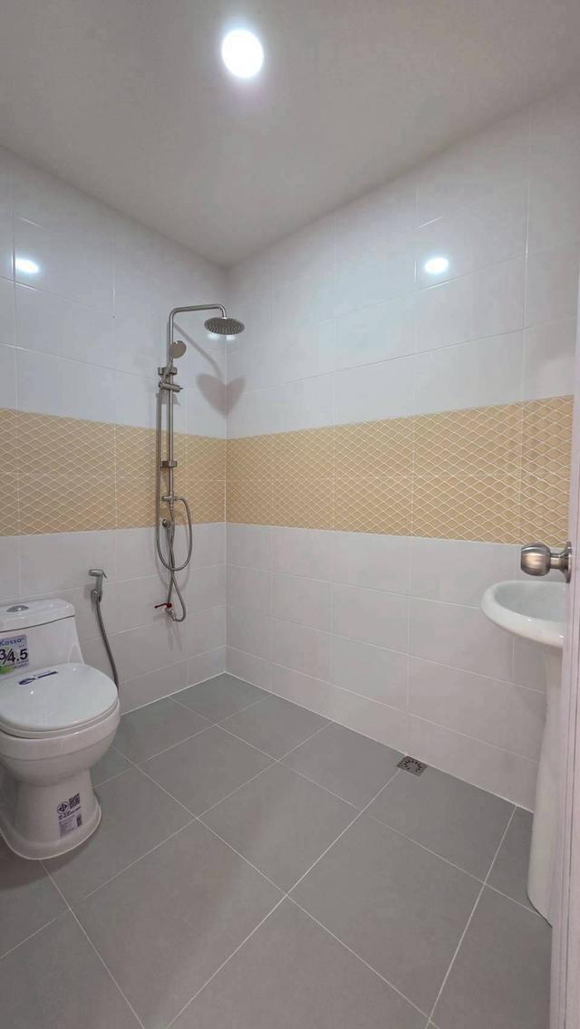 หมู่บ้านธารทอง2  ซอยวัดลาดปลาดุก ทาวน์เฮาส์ 2 ชั้นหลังมุม หน้าบ้านหลังบ้านไม่ชนใคร ห่างจากปากซอยวัดลาดปลาดุกเพียง 1 กม. 17