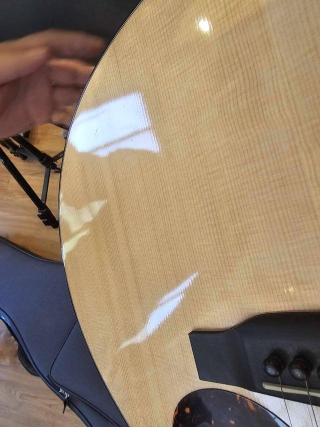 กีตาร์โปร่งไฟฟ้า Martin 10