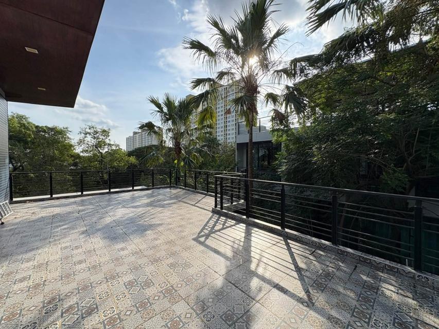 ให้เช่าอาคารสำนักงาน 3 ชั้น / ตกแต่งสไตล์ Modern / ซอยลาซาล บางนา / เข้าซอยไม่ลึก / พื้นที่ใช้สอย 1,067 ตารางเมตร / แอร์ 24 เครื่อง 10