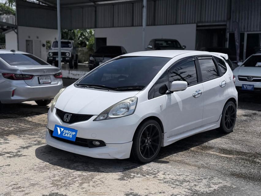 Honda Jazz 1.5 V เกียร์ Auto