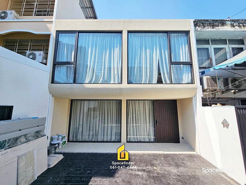 บ้านทำเลทอง สาทร-เซนต์หลุยส์ ทาวน์โฮม 27 ตารางวา รีโนเวทใหม่ สายมินิมอลห้ามพลาด ใกล้สำนักงานเขตสาทร 1