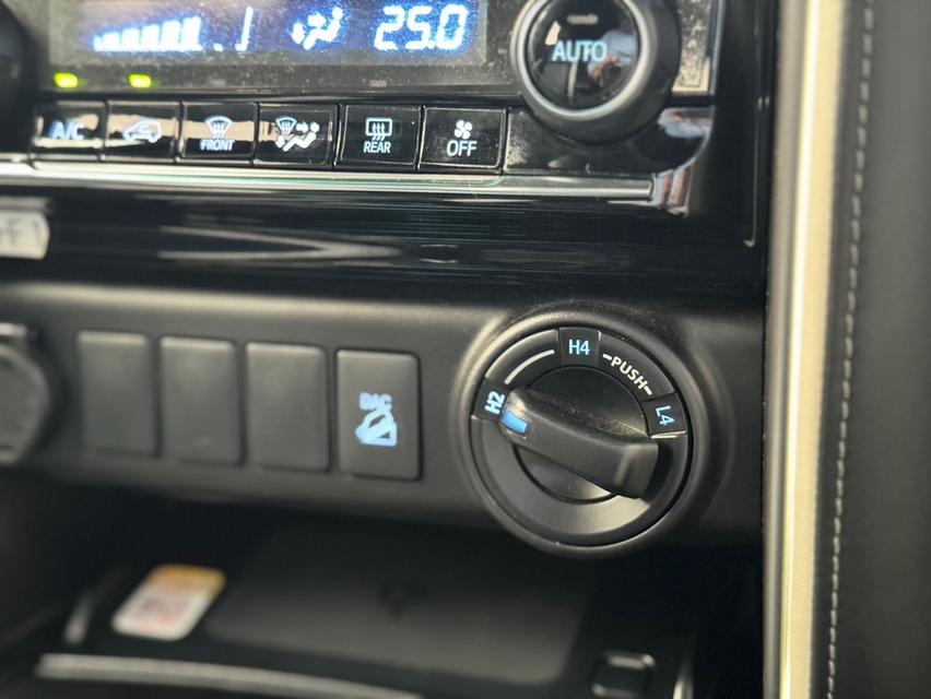 TOYOTA FORTUNER Wagon 4dr Legender 7st Auto 6spRWD 2.8DCT 4WD Y2021 สีขาว ออโต้  18