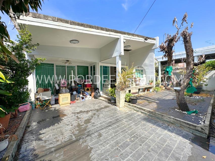 บ้านชั้นเดียว 64 ตร.ว. รัชดานิเวศน์ ประชาราษฎร์บำเพ็ญ24 ใกล้รถไฟฟ้า MRT ห้วยขวาง สุทธิสาร เข้าออกได้หลายทาง รัชดาภิเษก ลาดพร้าว เหม่งจ๋าย เลียบด่วนเอก 3