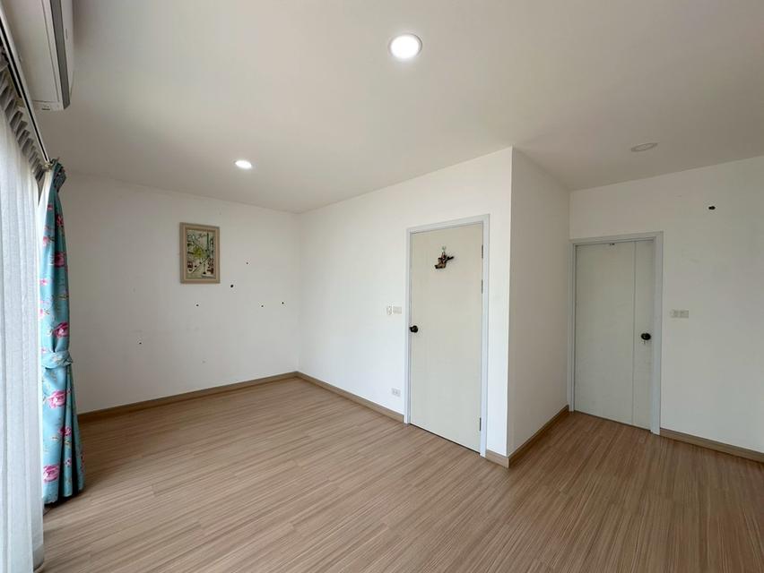 นาทีทองขายขาดทุน !!  J GRAND สาทร-กัลปพฤกษ์ ทาวน์โฮม 3 ชั้น หน้าบ้านไม่ชนใคร ติดถนนใหญ่กัลปพฤกษ์ เข้าออกสาทรสะดวก ใกล้รถไฟฟ้า MRT สายสีน้ำเงิน สถานีหล 12