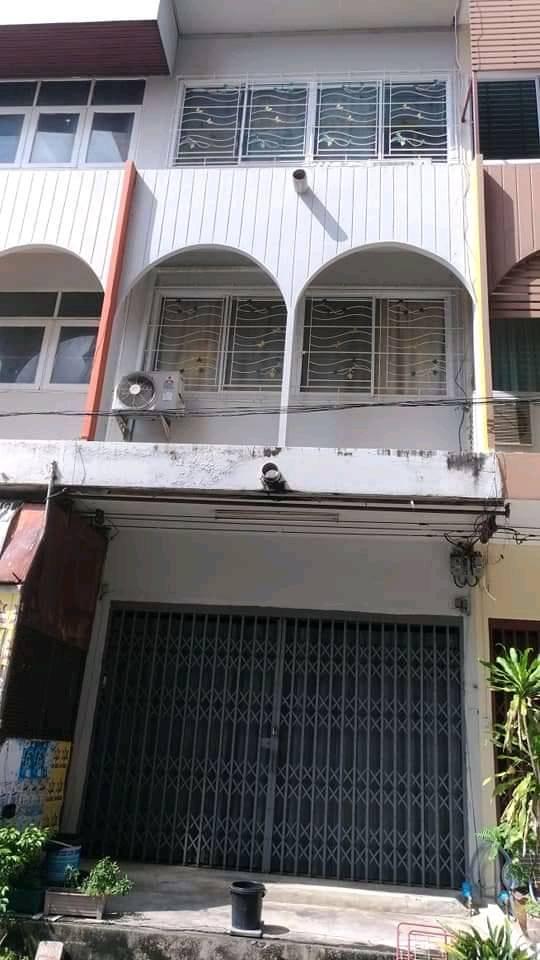 ขายด่วน! อาคารพาณิชย์ 3 ชั้นครึ่ง ทำเลทองใกล้ตลาด เดินจากปากซอยไม่ถึง 50 เมตร นวมินทร์ 75 1