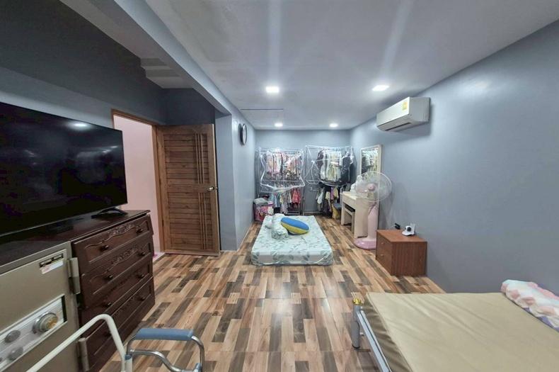 ทาวน์เฮาส์ หมู่บ้านบางใหญ่ซิตี้ (ซอย15) เนื้อที่ 18 ตร.ว. ใกล้ตลาดบางใหญ่ ถนนกาญจนาภิเษก ตำบลเสาธงหิน อำเภอบางใหญ่ นนทบุรี 10