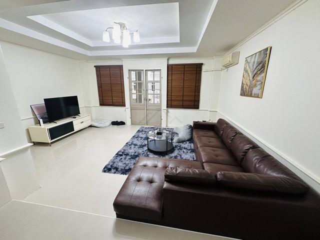 ให้เช่าทาวน์โฮม 4 ชั้น 350 ตรม 4 ห้องนอน หมู่บ้านชิชาคาสเซิล สุขุมวิท 31 บ้านพูลวิลล่า หลัง มศว.ประสานมิตร 8