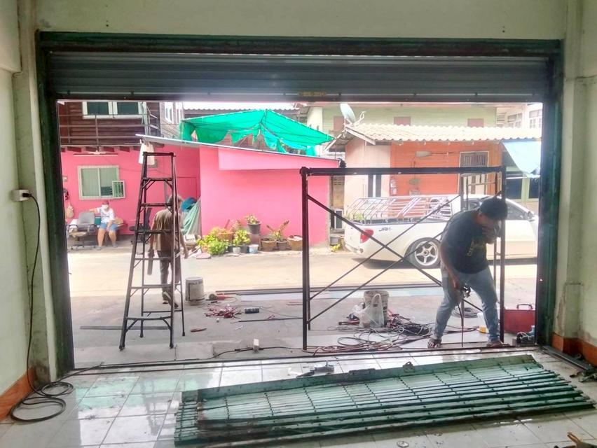 ช่างซ่อมประตูเหล็กงานด่วน รับประกัน5ปี พร้อมรับประกันหลังทำพร้อมรับประกันหลังทำเสร็จถ้าเปิดปิดไม่เบาไม่ลื่นทางช่างไม่คิดค่าบริการ สนใจติด089-7628307 6