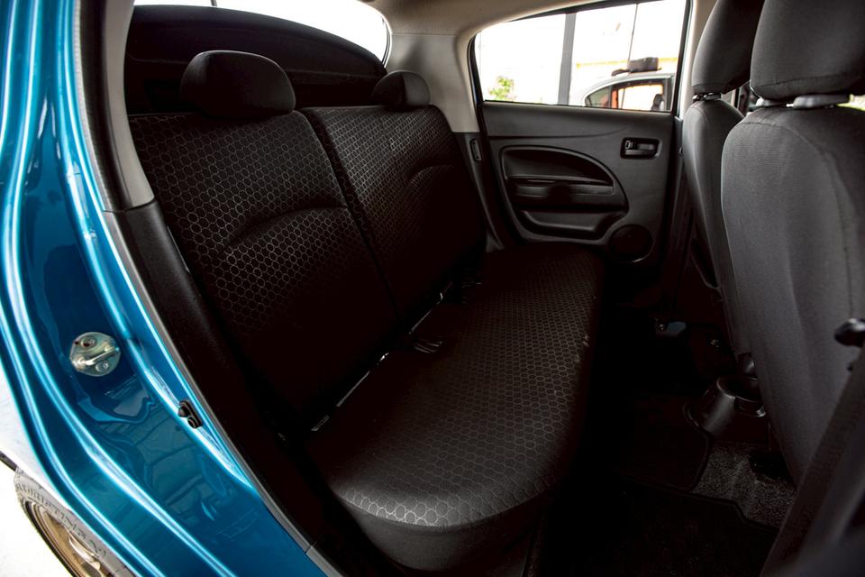 Mitsubishi Mirage 1.2 GL ปี 2013 เกียร์ธรรมดา สีฟ้า 14