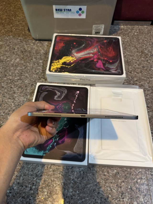 ขายiPadPro11นิ้วสีดำ256กิ๊กสูนTrueมีกล่องใช้งานดีทุกๆๆฟังชั่นถูกมากกกก