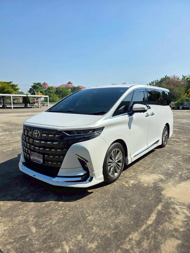 Toyota Alphard 2.5 Z 2WD TOP สีขาว ปี 2025 ไมล์ 30,000 กม.