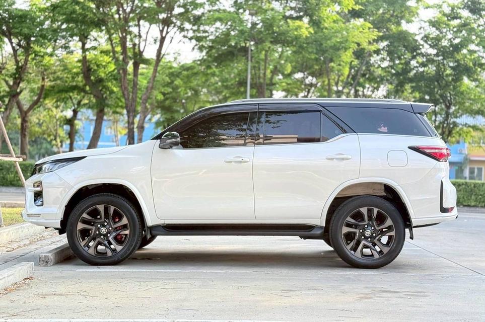 รหัสรถ PR9758 Toyota Fortuner 2.8 GR Sport 4WD Black Top ปี 2022 รูปที่ 5