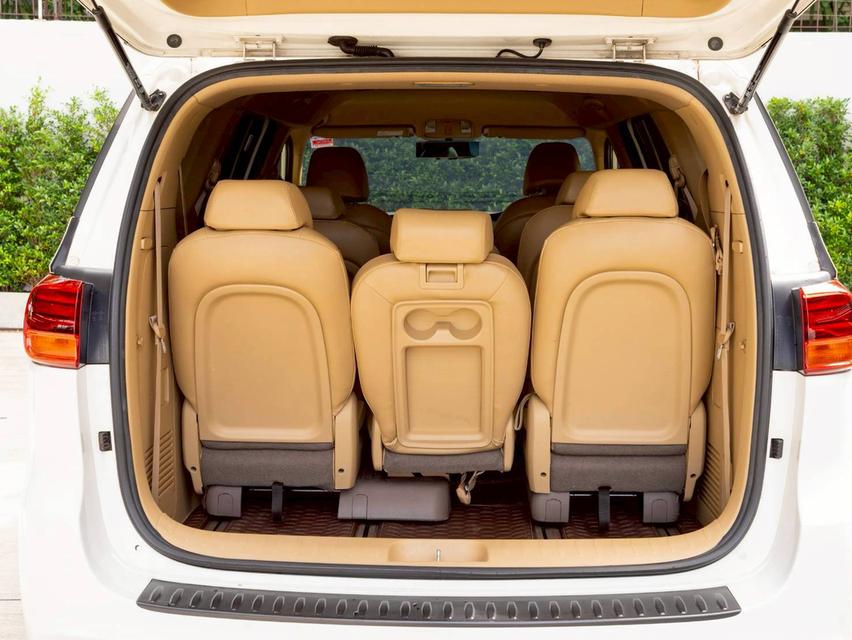 Kia Carnival 2.2 LX ปีจด 2021 10