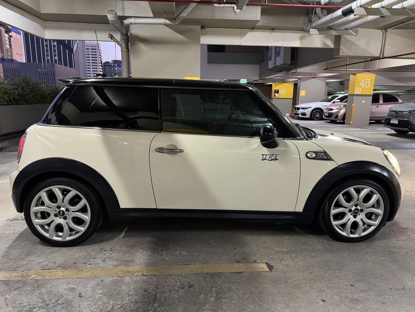 Mini Cooper Hatch R56 ขับไปแล้ว 111,xxx กิโลเมตร ตัว top เบาะหนังสีแดง 16