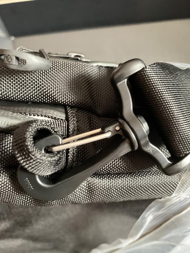 (มือ 1 ของแท้) TOMTOC กระเป๋าสะพายมีช่องใส่ iPAD และ laptop 16" รุ่น Defender ACE A04  10