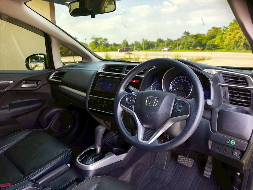 HONDA  JAZZ GK 1.5 SV Top Y2015. สีเหลือง ออโต้  19