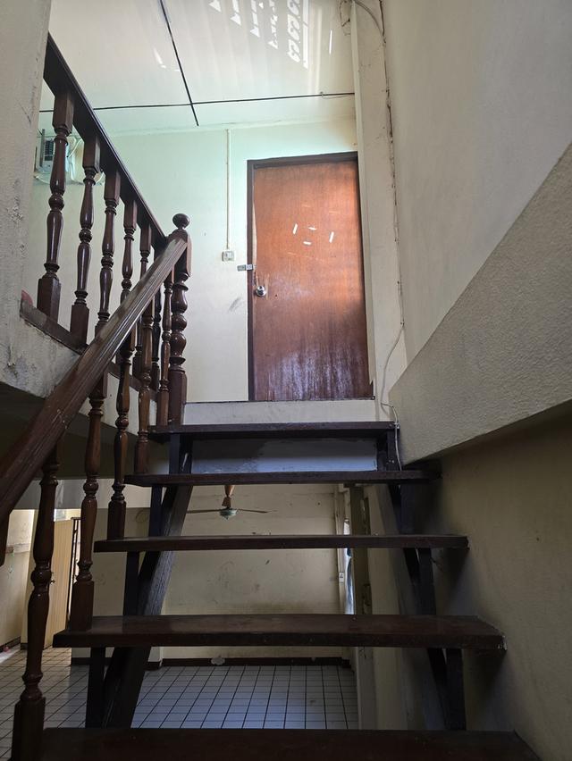 ขายทาวน์เฮ้าส์เนื้อที่ 33 ตารางวา อยู่ซอยประชาราษฎร์บำเพ็ญ 1 ถนนรัชดาภิเษก เขตดินแดง หน้าปากซอย คือ แยกพระพิฆเนศ 12